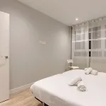 Salgeta Reformado Amplio Y Acogedor Con Wifi Apartamento