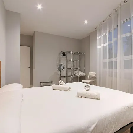 Salgeta Reformado Amplio Y Acogedor Con Wifi Apartamento *