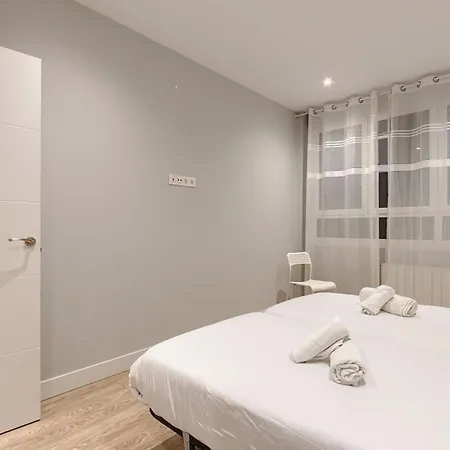 Salgeta Reformado Amplio Y Acogedor Con Wifi Apartamento